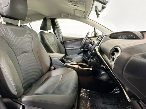 Used 2016 Toyota Prius Three image 25