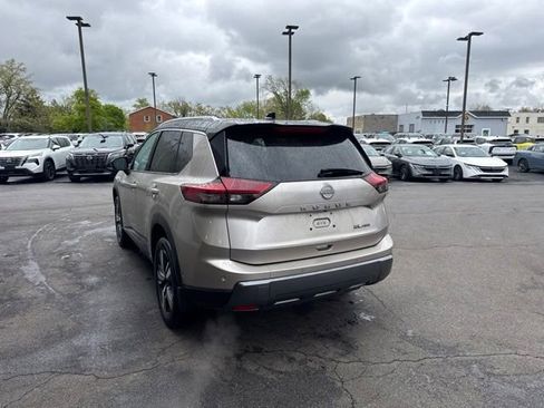 Used 2024 Nissan Rogue SL w/ SL Premium Package AWD/4WD image 4