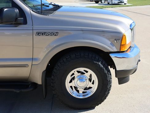 Used 2000 Ford Excursion XLT image 15