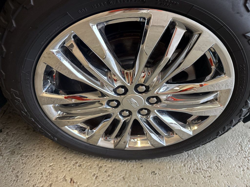 Used 2017 Cadillac XT5 Platinum w/ Driver Assist Package AWD/4WD image 38