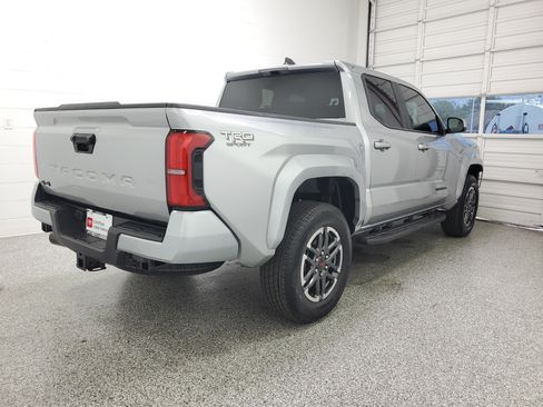 Certified 2025 Toyota Tacoma TRD Sport AWD/4WD image 5