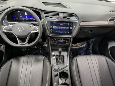 Used 2022 Volkswagen Tiguan SE w/ Panoramic Sunroof Package AWD/4WD image 23