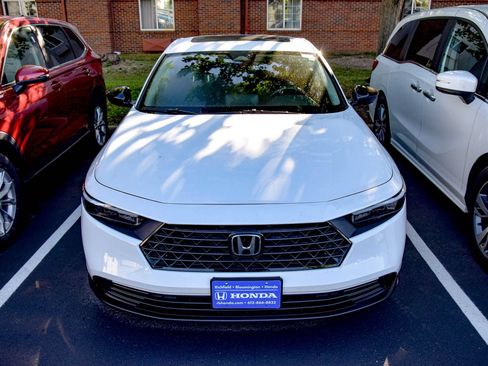 Certified 2025 Honda Accord SE image 3