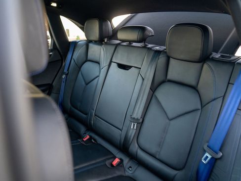 Certified 2024 Porsche Macan AWD/4WD image 24