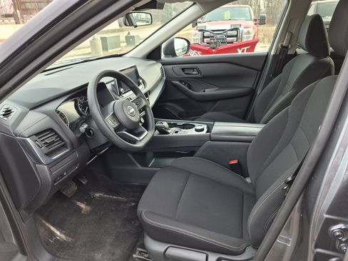 Used 2024 Nissan Rogue S image 9