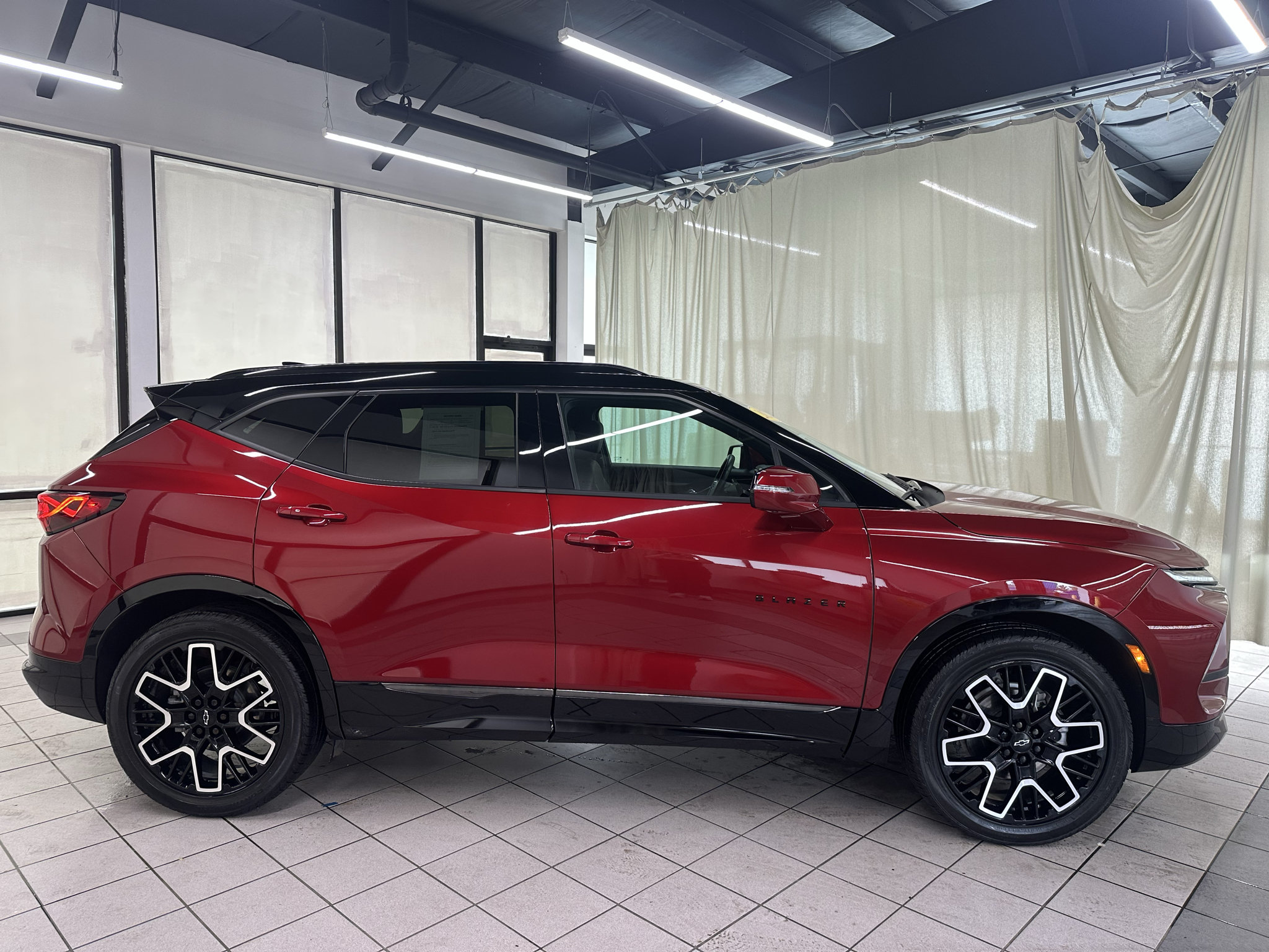 Certified 2024 Chevrolet Blazer RS w/ Driver Confidence II Package FWD image 3
