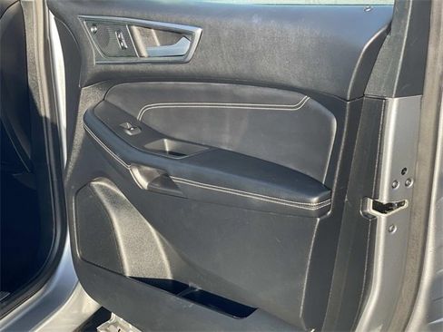 Used 2024 Ford Edge Titanium image 35