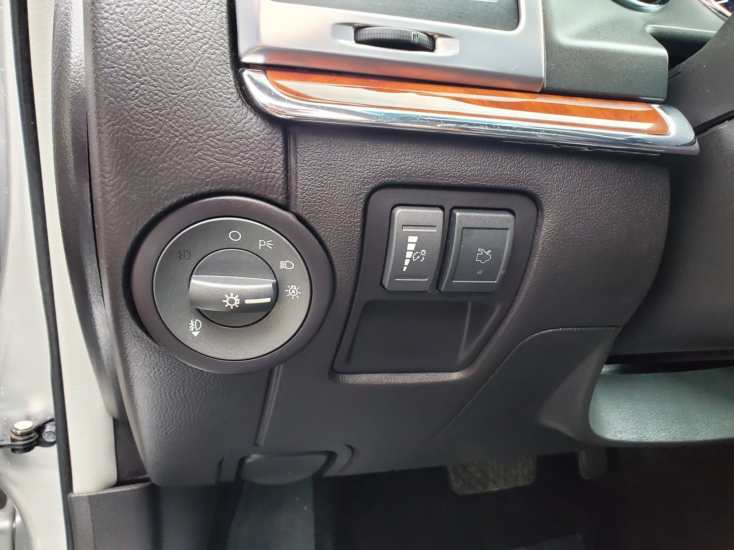 Used 2011 Lincoln MKZ FWD image 16