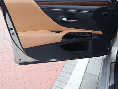 Used 2022 Lexus ES 350 w/ Premium Package image 17