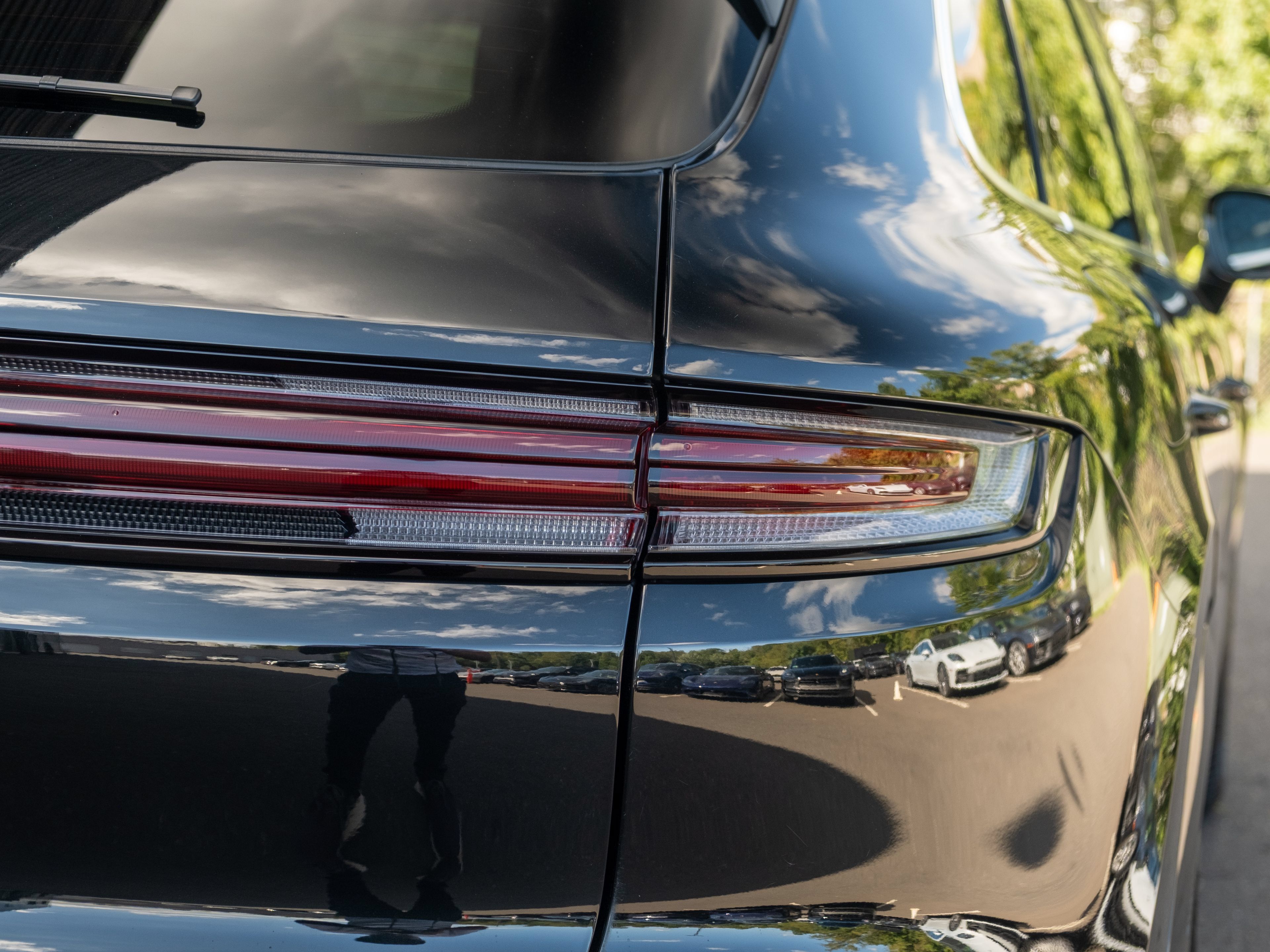 Certified 2025 Porsche Cayenne w/ Premium Package AWD/4WD image 20