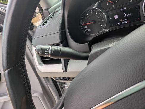 Used 2022 GMC Terrain SLT w/ Infotainment Package II FWD image 34