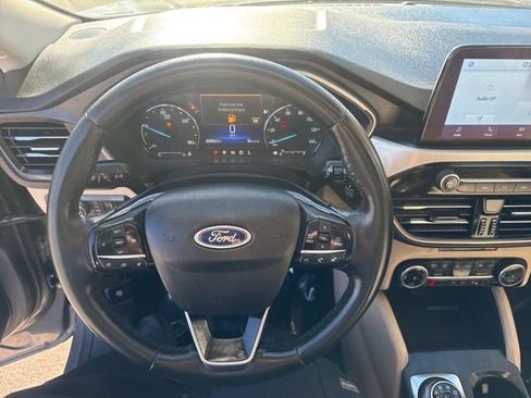 Used 2022 Ford Escape SEL image 11