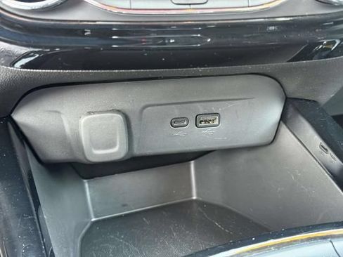 Used 2025 Chevrolet Trax LT FWD image 25