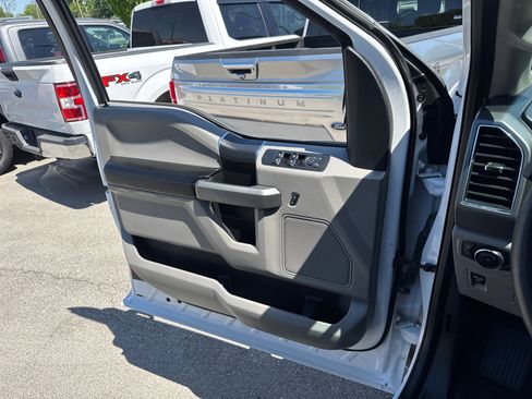 Used 2017 Ford F150 XLT AWD/4WD image 18