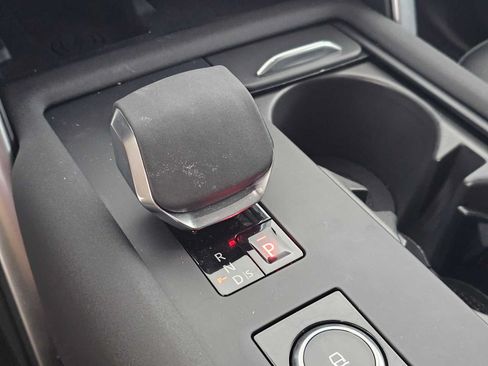 Used 2025 Land Rover Discovery S AWD/4WD image 33