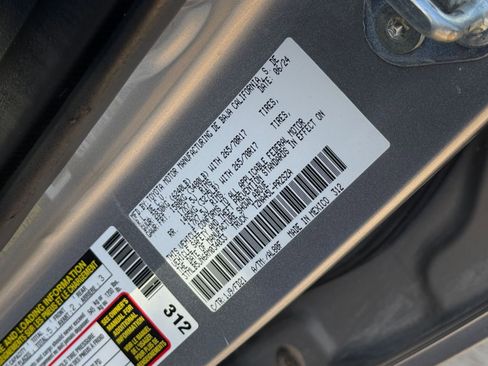 Used 2024 Toyota Tacoma TRD Off-Road image 29