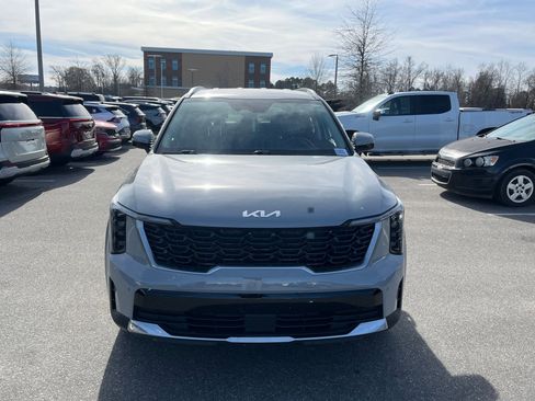 Used 2025 Kia Sorento S image 2