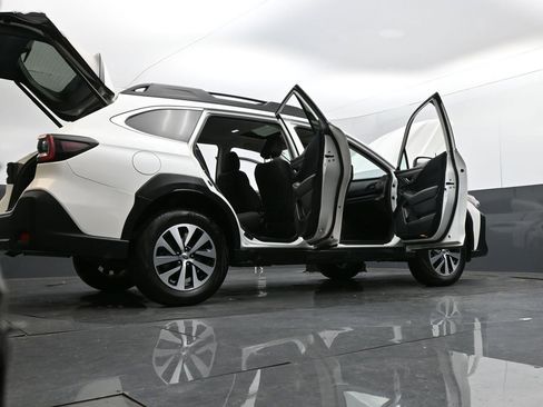 Used 2024 Subaru Outback Premium image 33