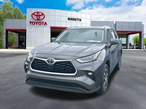 Used 2023 Toyota Highlander XLE FWD image 25