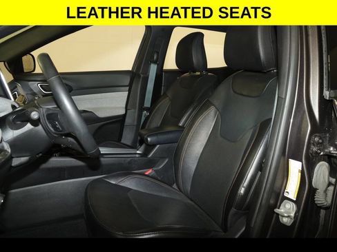 Used 2023 Jeep Compass Latitude AWD/4WD image 3