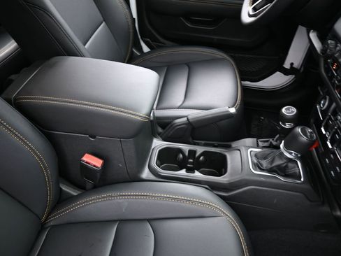 Used 2024 Jeep Gladiator Sport w/ Premium Package image 48