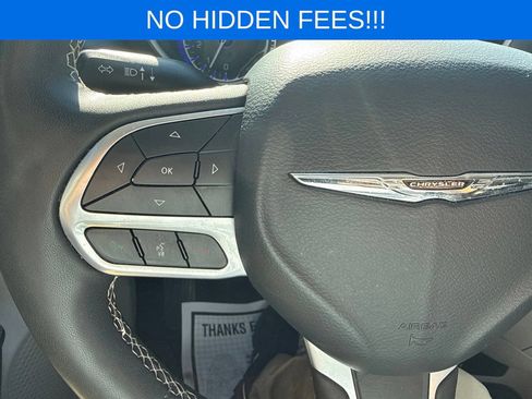 Used 2024 Chrysler Pacifica Touring-L FWD image 13