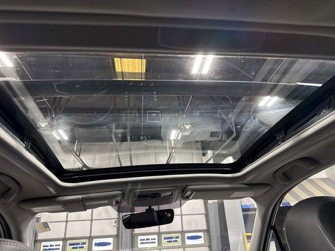 Used 2017 Subaru Forester 2.5i Touring w/ Popular Package #2 image 13