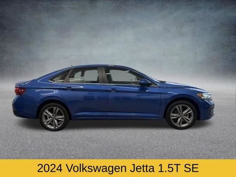 Used 2024 Volkswagen Jetta SE FWD image 3