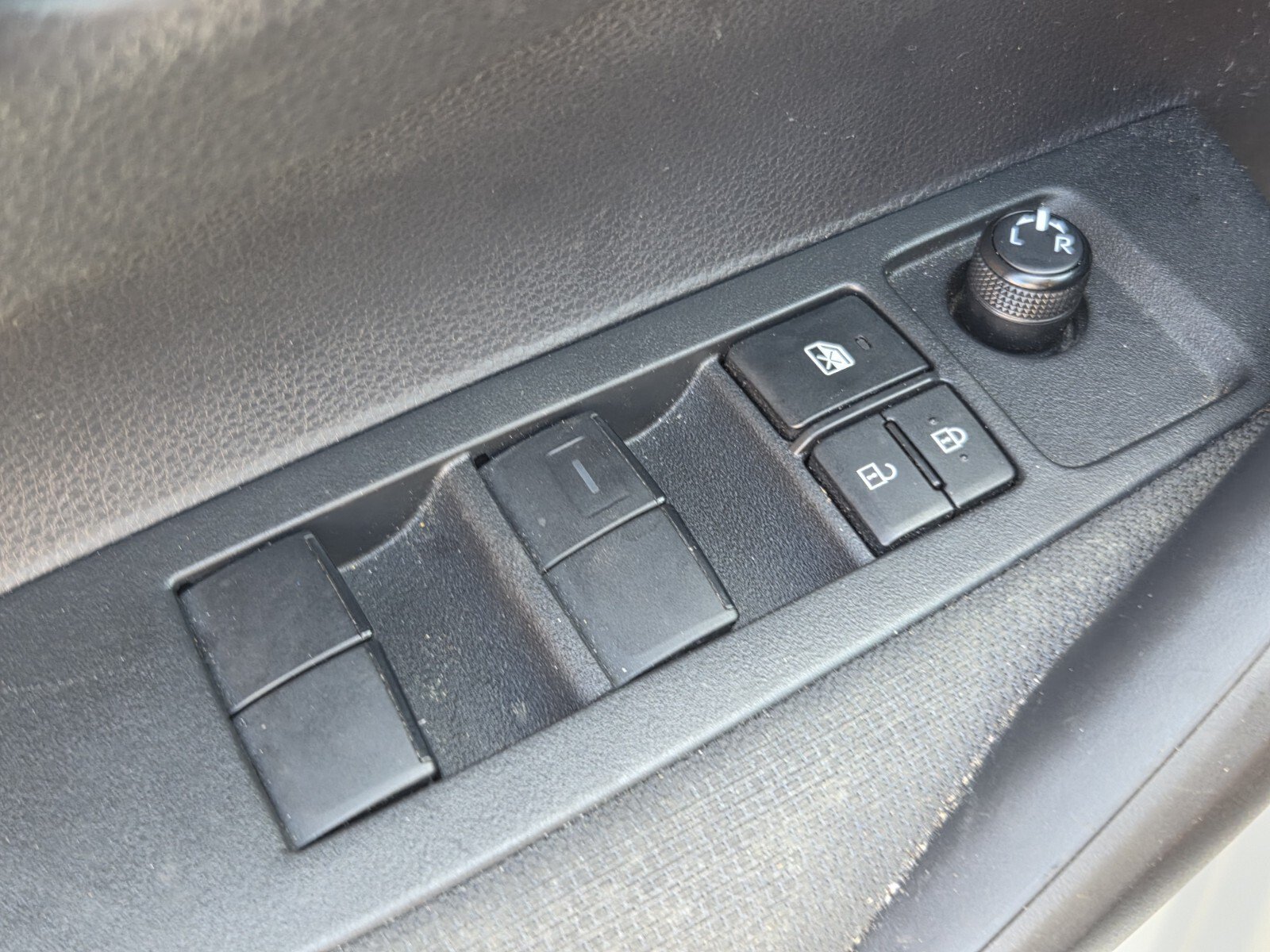 Used 2022 Toyota Corolla LE FWD image 29