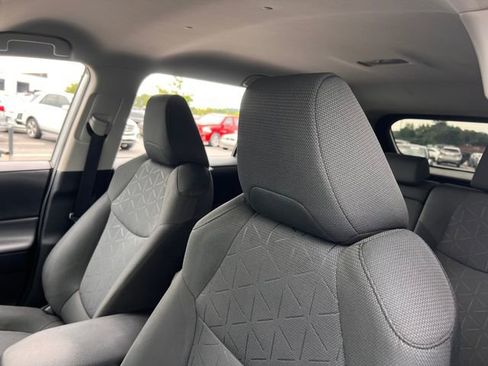 Used 2021 Toyota RAV4 XLE FWD image 14