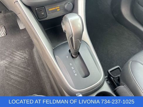 Used 2022 Chevrolet Trax LT w/ LT Convenience Package image 15