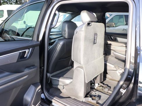 Used 2025 Buick Enclave Preferred AWD/4WD image 26