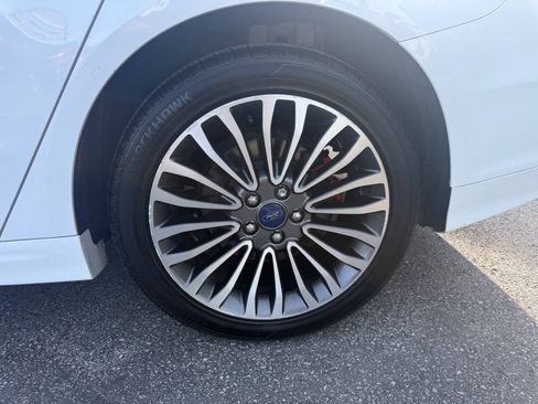 Used 2017 Ford Fusion SE FWD image 10