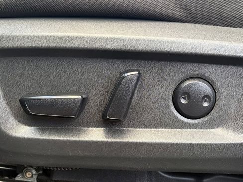 Used 2023 Nissan Rogue SV image 11