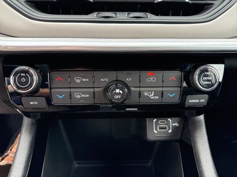 Used 2025 Jeep Compass Limited AWD/4WD image 19