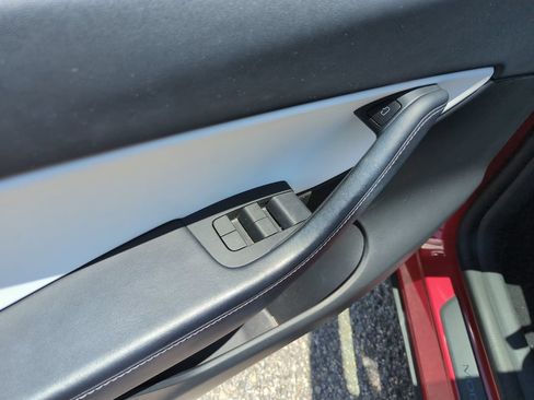 Used 2022 Tesla Model Y Performance AWD/4WD image 19