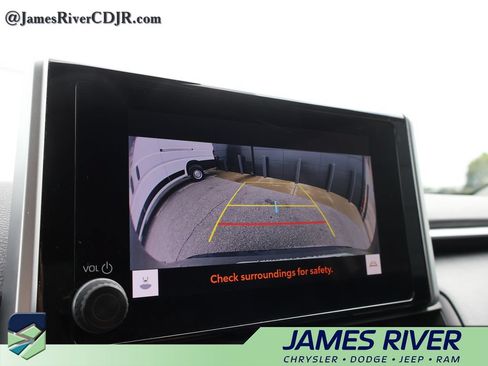 Used 2024 Toyota RAV4 XLE FWD image 33