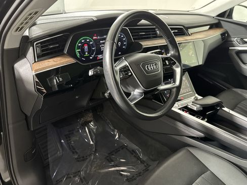 Used 2020 Audi e-tron Premium Plus image 9