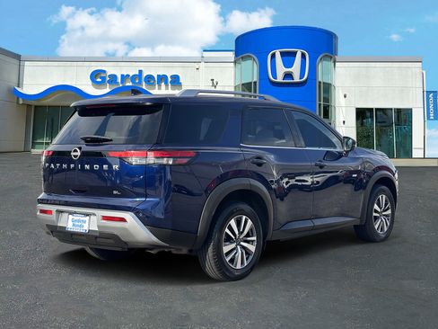 Used 2025 Nissan Pathfinder SL FWD image 6
