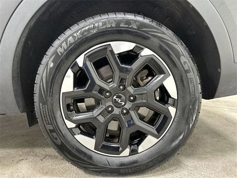 Used 2024 Kia Sorento S image 14