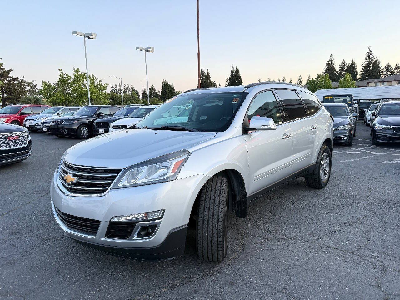Used 2016 Chevrolet Traverse LT FWD image 3