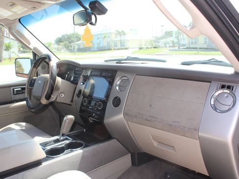 Used 2011 Ford Expedition Limited RWD image 29
