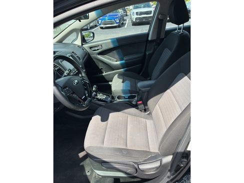Used 2017 Kia Forte S FWD image 11