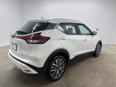 Used 2023 Nissan Kicks SV FWD image 5