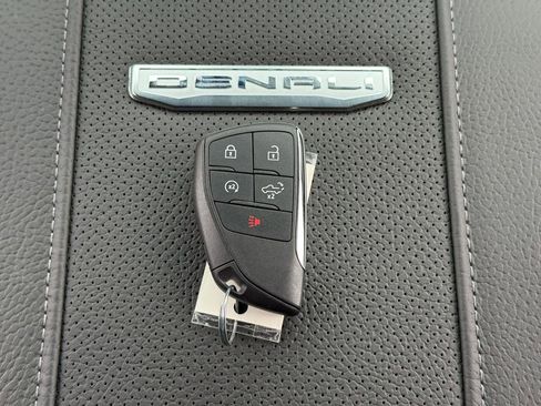 New 2026 GMC Sierra 2500 Denali w/ Denali Reserve Package image 39
