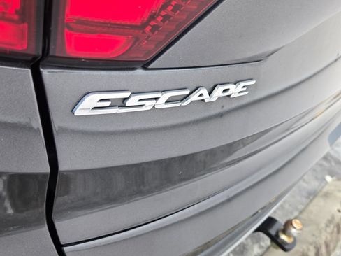 Used 2019 Ford Escape SE FWD image 11