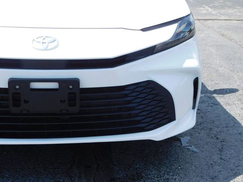 Used 2025 Toyota Camry LE AWD/4WD image 9