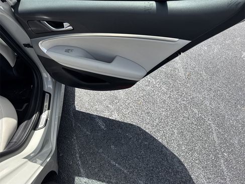 New 2025 Genesis G70 2.5T image 16