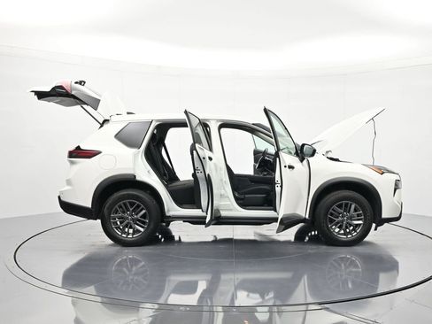 Used 2024 Nissan Rogue S FWD image 47