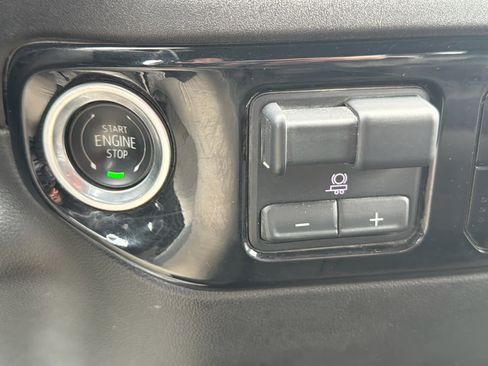 Used 2025 Chevrolet Silverado 1500 LT image 35